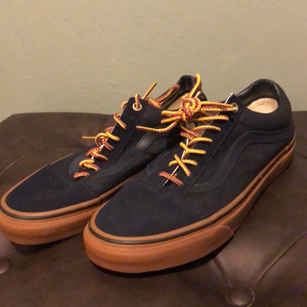 Vans shoes size 7 men’s 8.5 women’s brand new